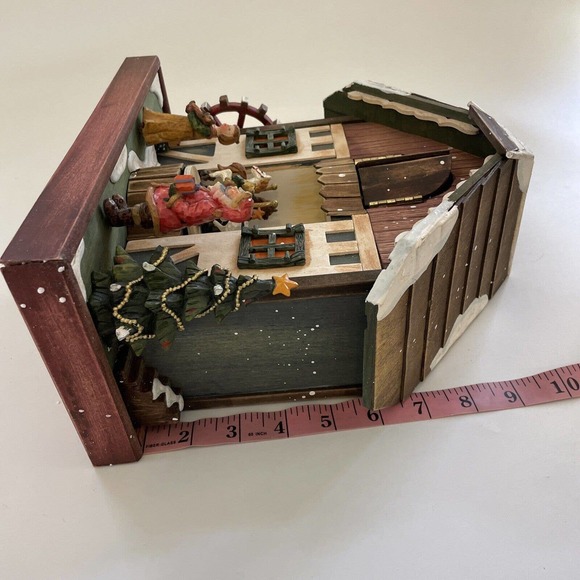 Wooden San Francisco Music Box Company House Plays Santa Claus is Coming to Town - Picture 9 of 11